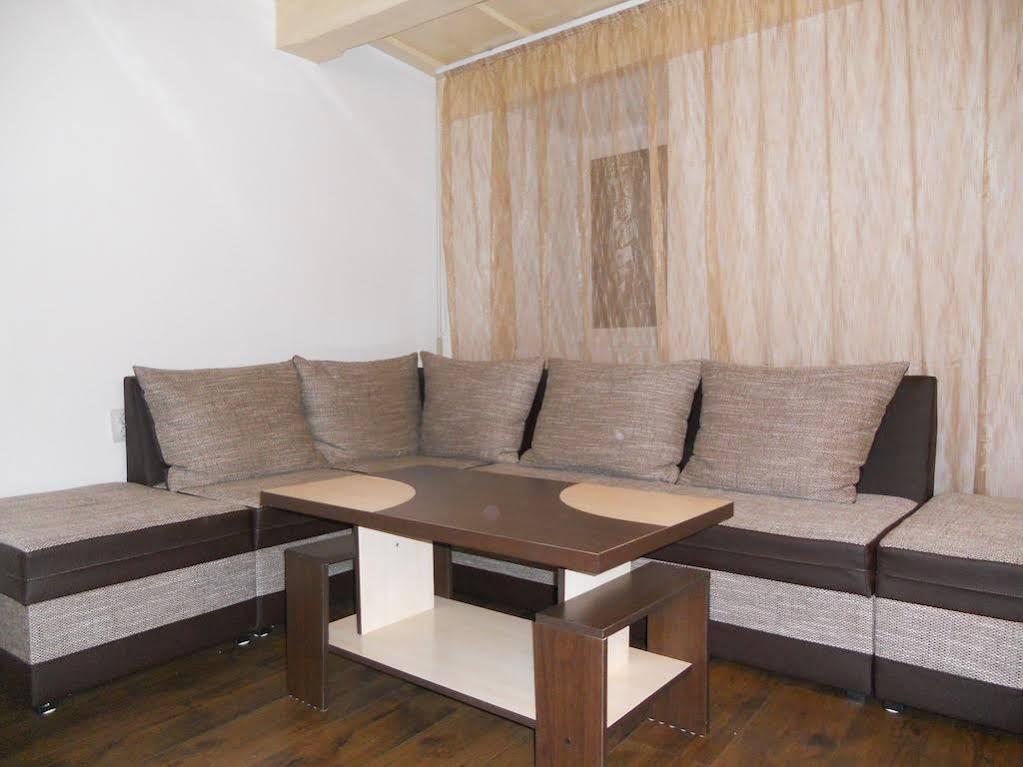 Sauna Apartament Брашов Екстериор снимка